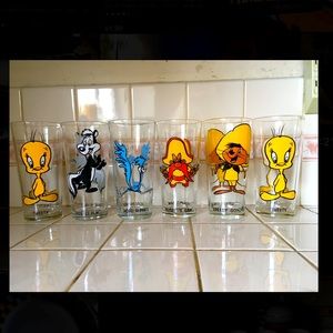 Vintage Looney Tunes cups and single plate